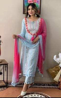 Women Embroidered Kurta Set With Chiffon Dupatta