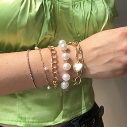 Wiwpar 5Pcs Gold Link Bracelet for Women Girls Fashion Layered Pearl Tennis Chain Bracelets Metal Link Paperclip Bracelets Set